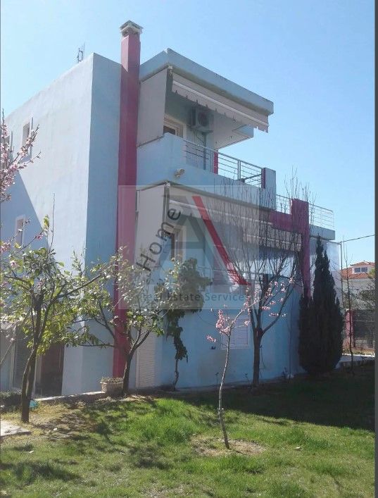 House in Kamena Vourla - view 1