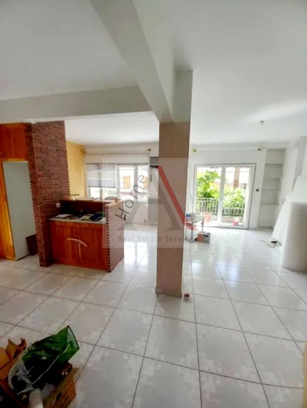 House in Ampelokipoi-Menemeni - view 1