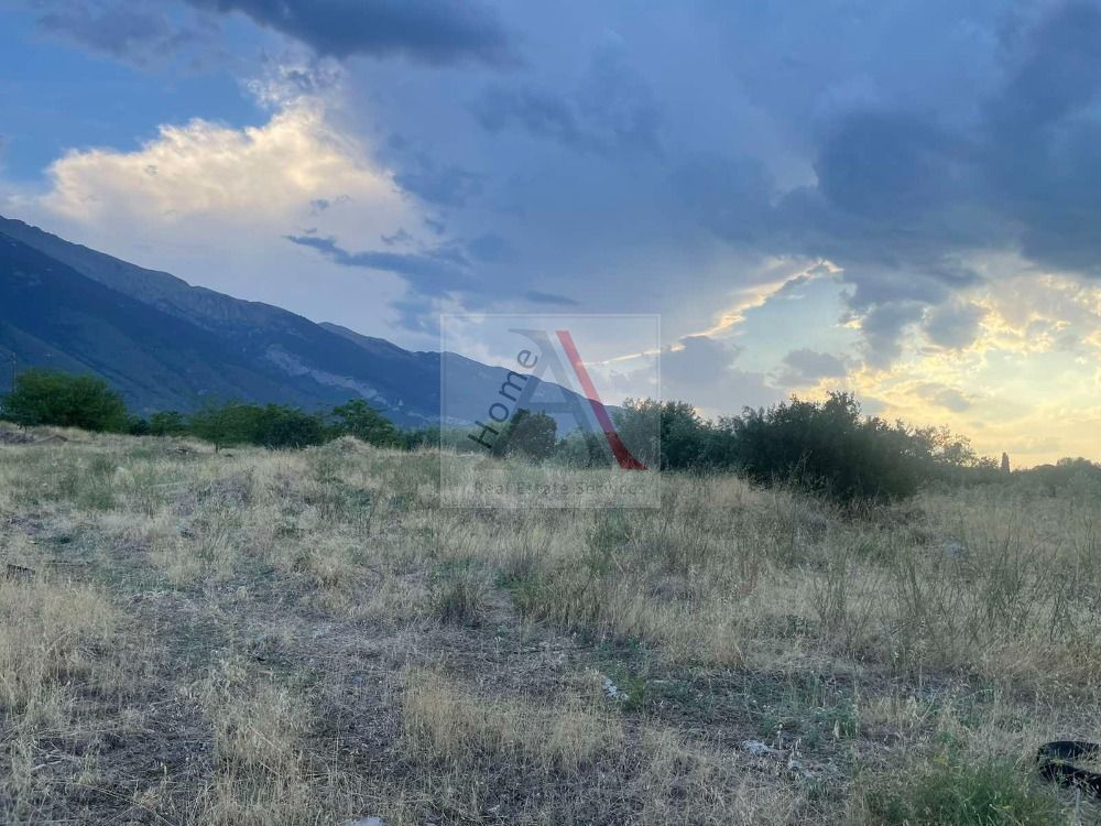 Land in Tithorea - view 1
