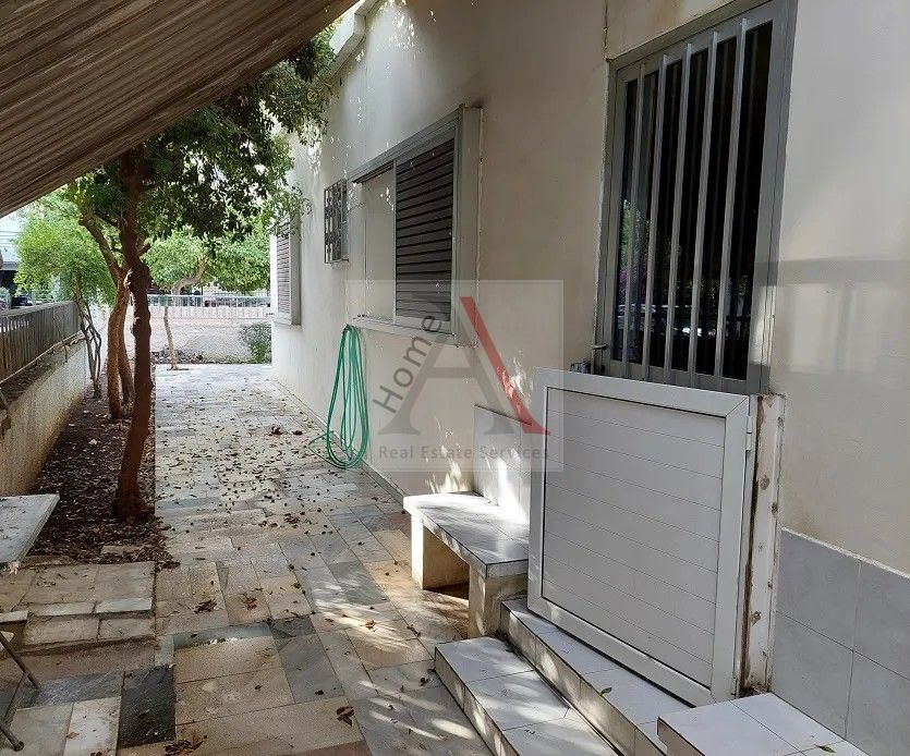 House in Moschato-Tavros - view 1