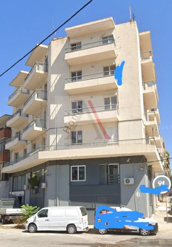 House in Piraeus Center - view 1