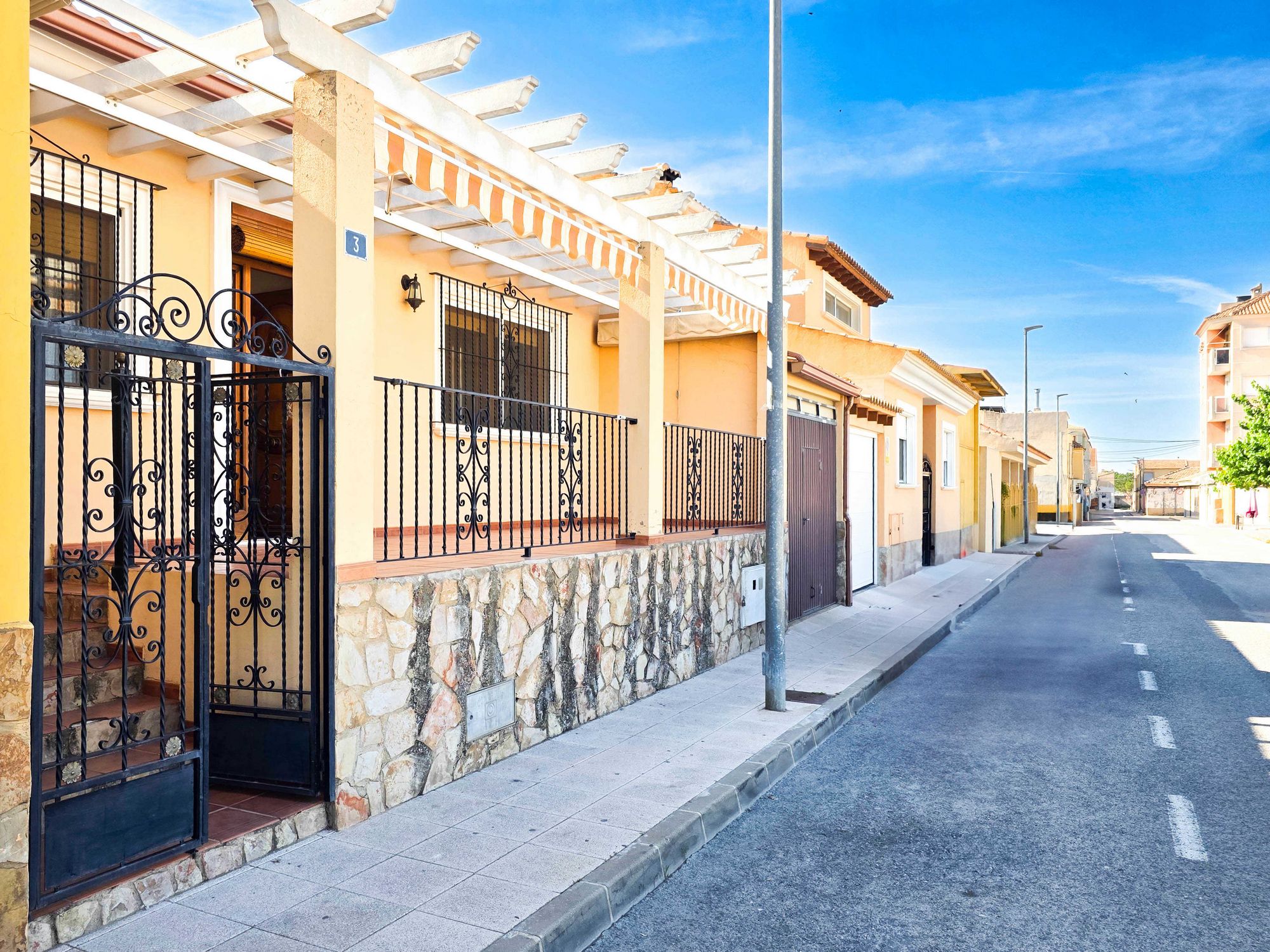 House in Pinoso - view 1