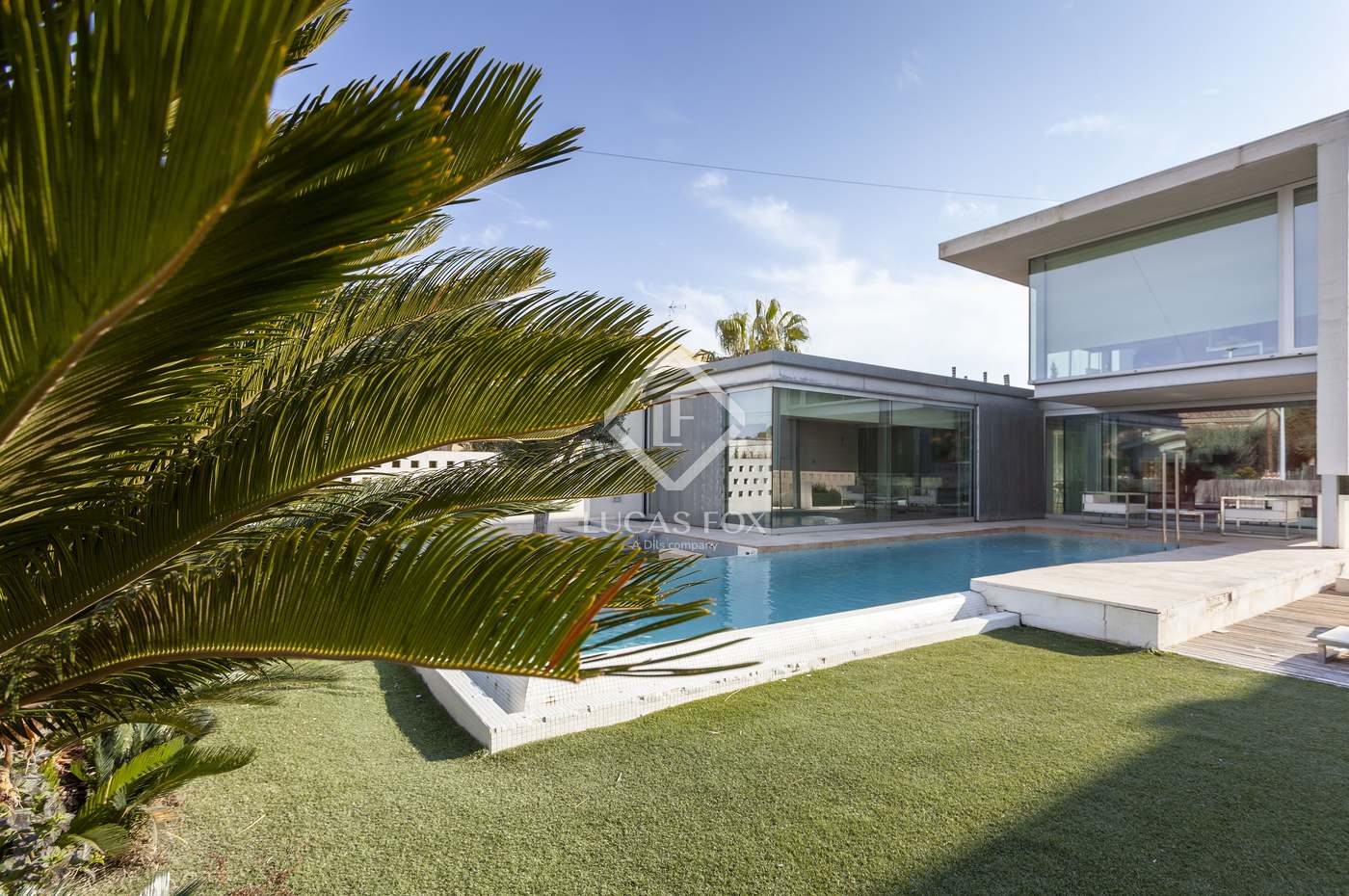 House in Ribarroja del Turia - view 1
