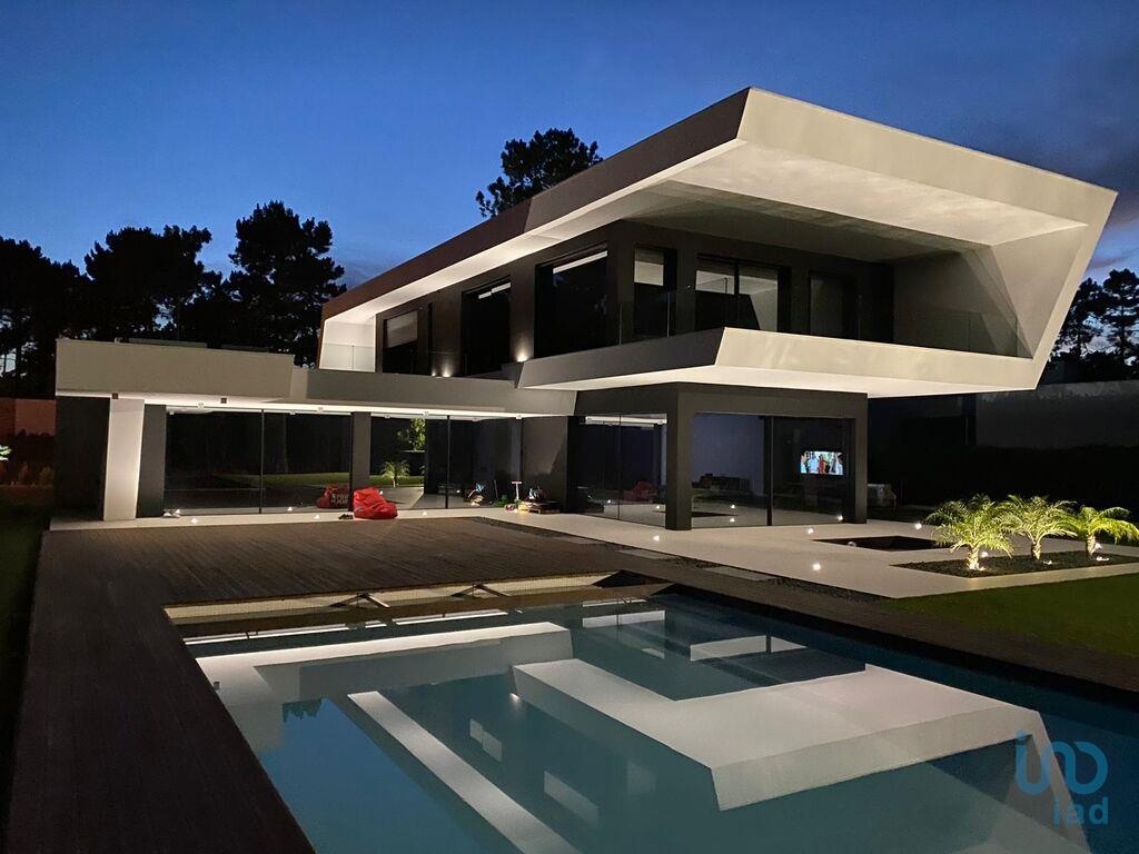 House in Almada - view 1