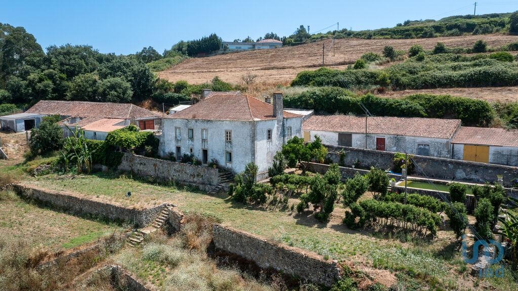 House in Sobral de Monte Agraco - view 1