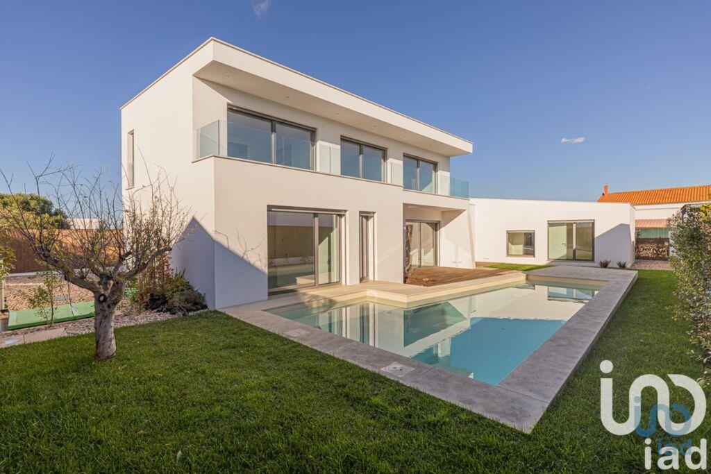 House in Charneca de Caparica - view 1