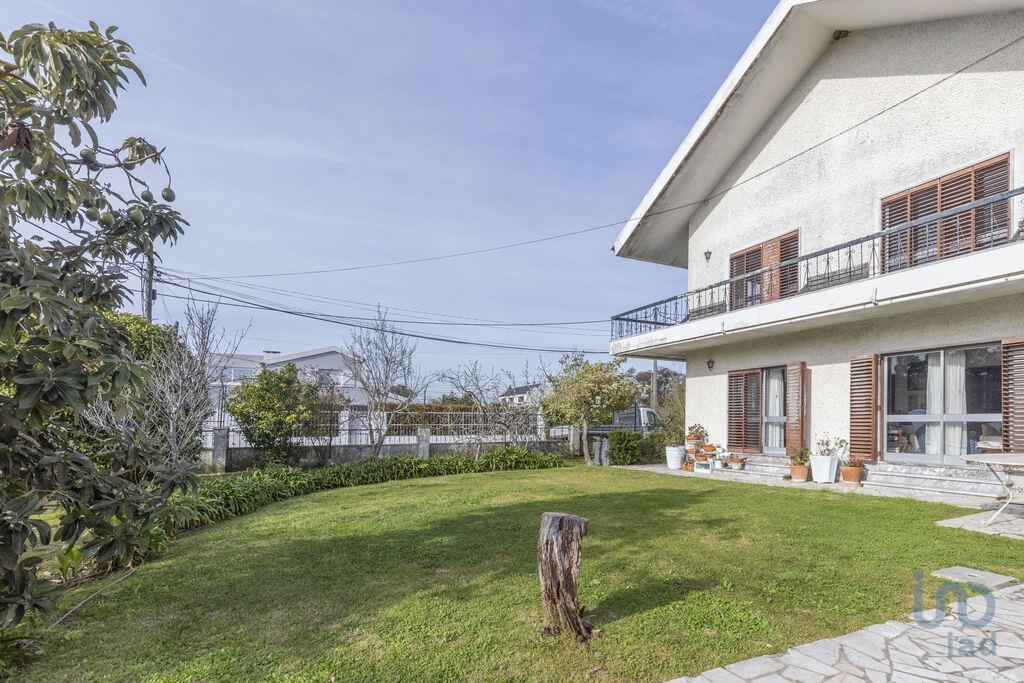 House in Sesimbra - view 1