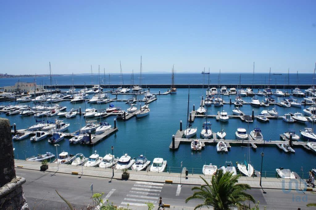 Apartment in Cascais - view 1