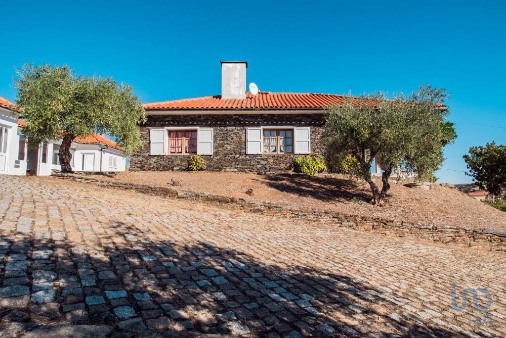 House in Mogadouro - view 1
