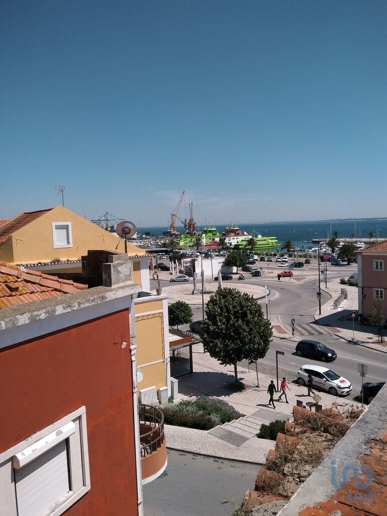 House in Setubal - view 1