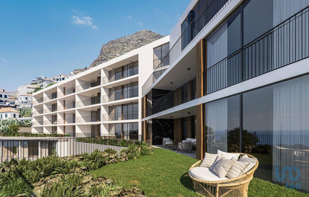 Apartment in Estreito de Camara de Lobos - view 1