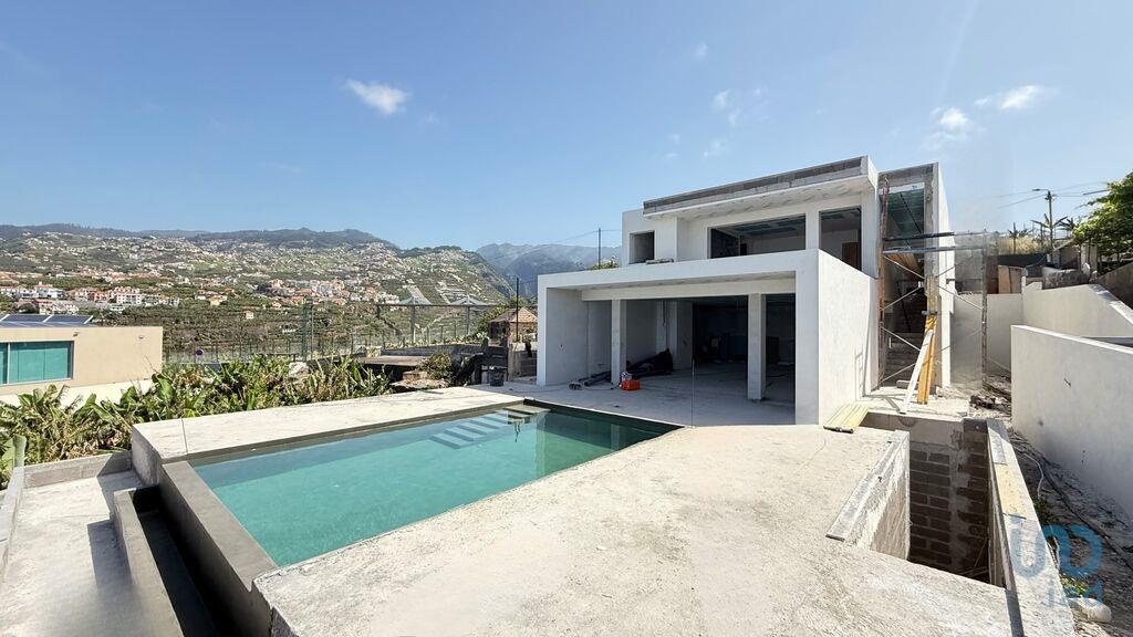 House in Funchal - view 1