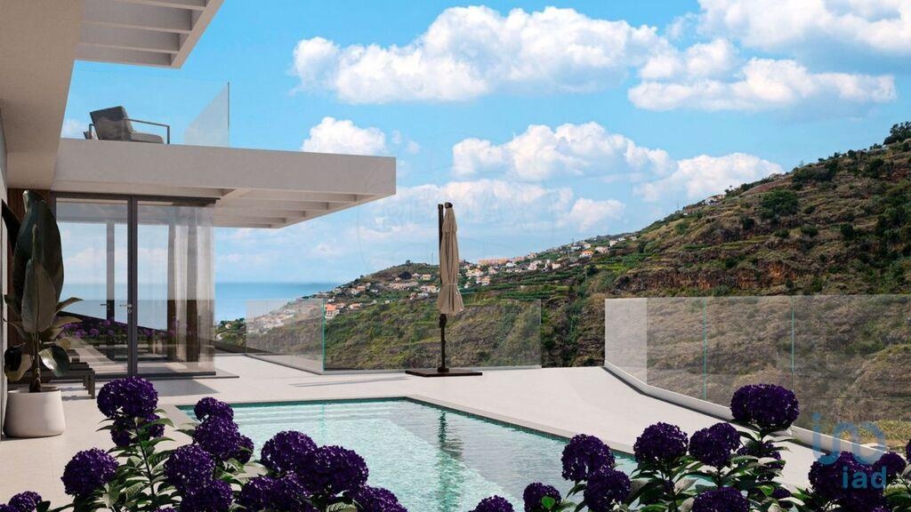 House in Ribeira Brava - view 1