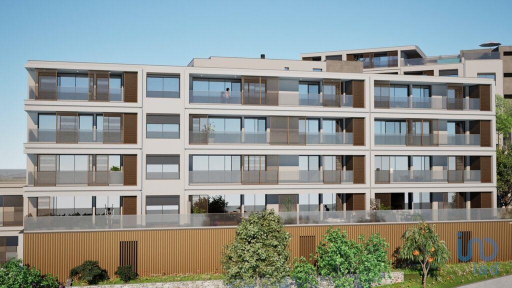 Apartment in Estreito de Camara de Lobos - view 1