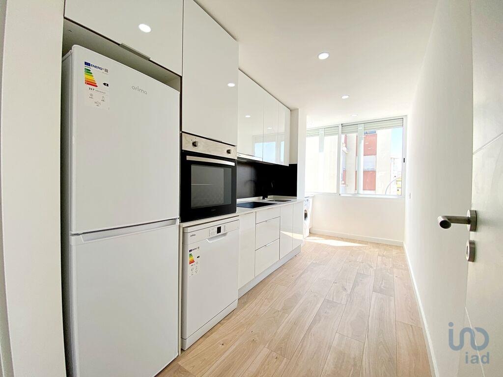 Apartment in Amadora - view 1