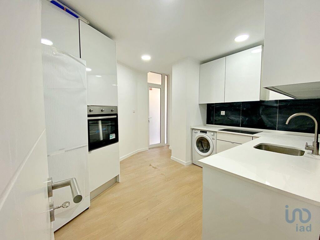 Apartment in Amadora - view 1