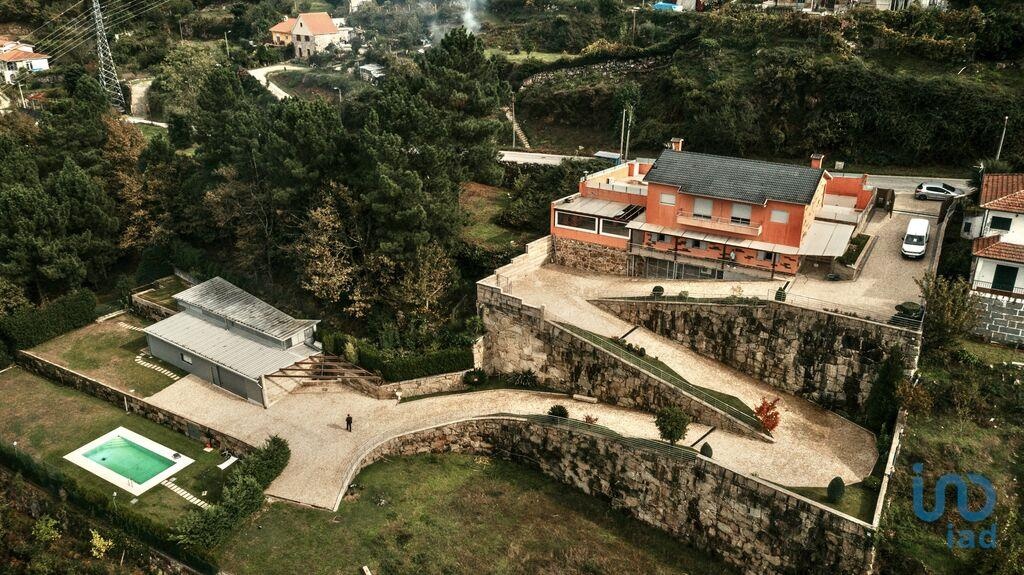 House in Cinfaes - view 1
