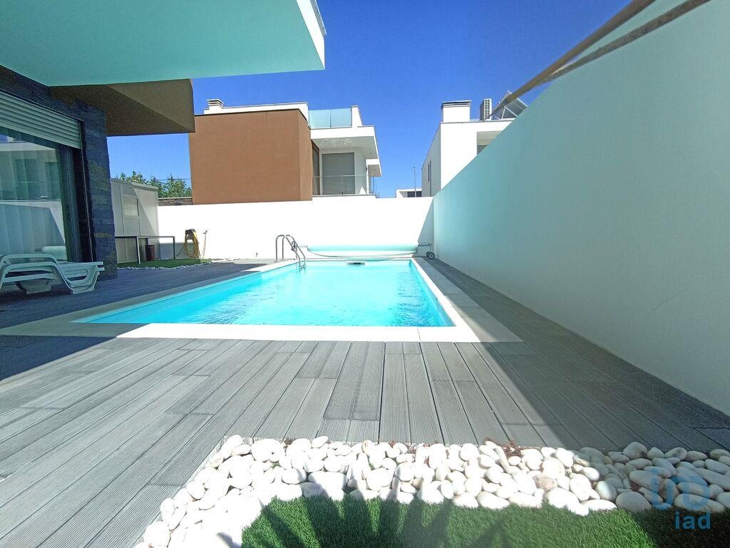 House in Caldas da Rainha - view 1