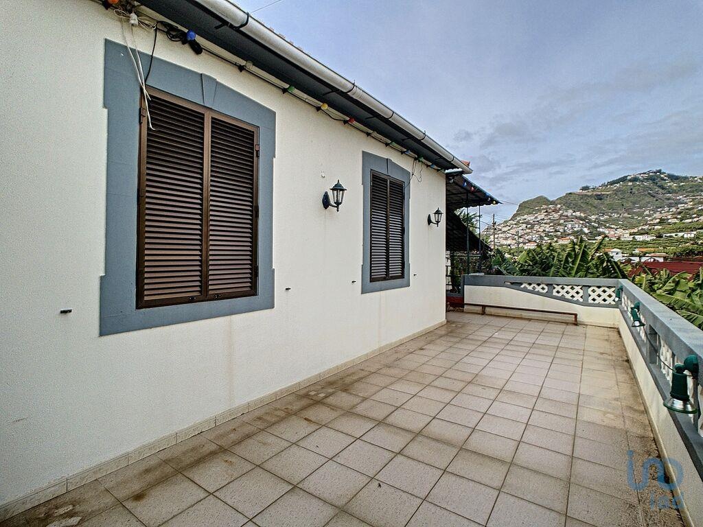 House in Estreito de Camara de Lobos - view 1