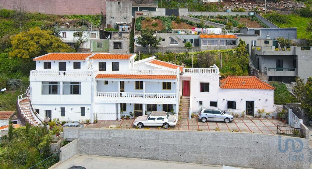 House in Estreito de Camara de Lobos - view 1