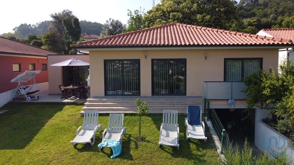 House in Arcos de Valdevez - view 1