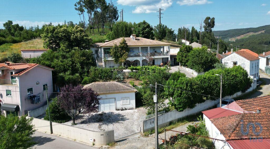 House in Castanheira de Pera - view 1