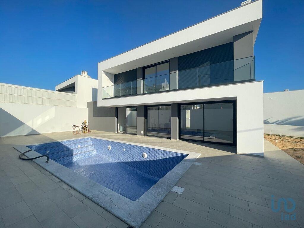 House in Lagoa - view 1