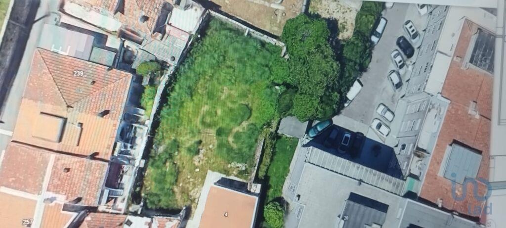 House in Vila Nova de Gaia (Santa Marinha) - view 1