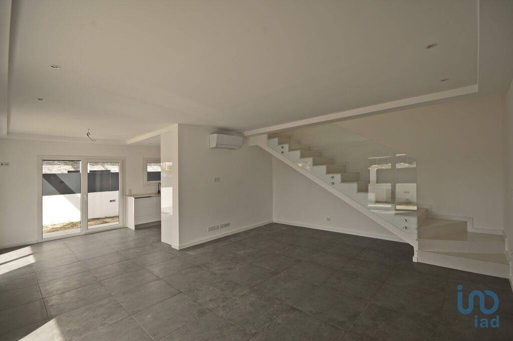 House in Seixal - view 1
