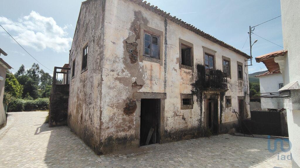 House in Castanheira de Pera - view 1