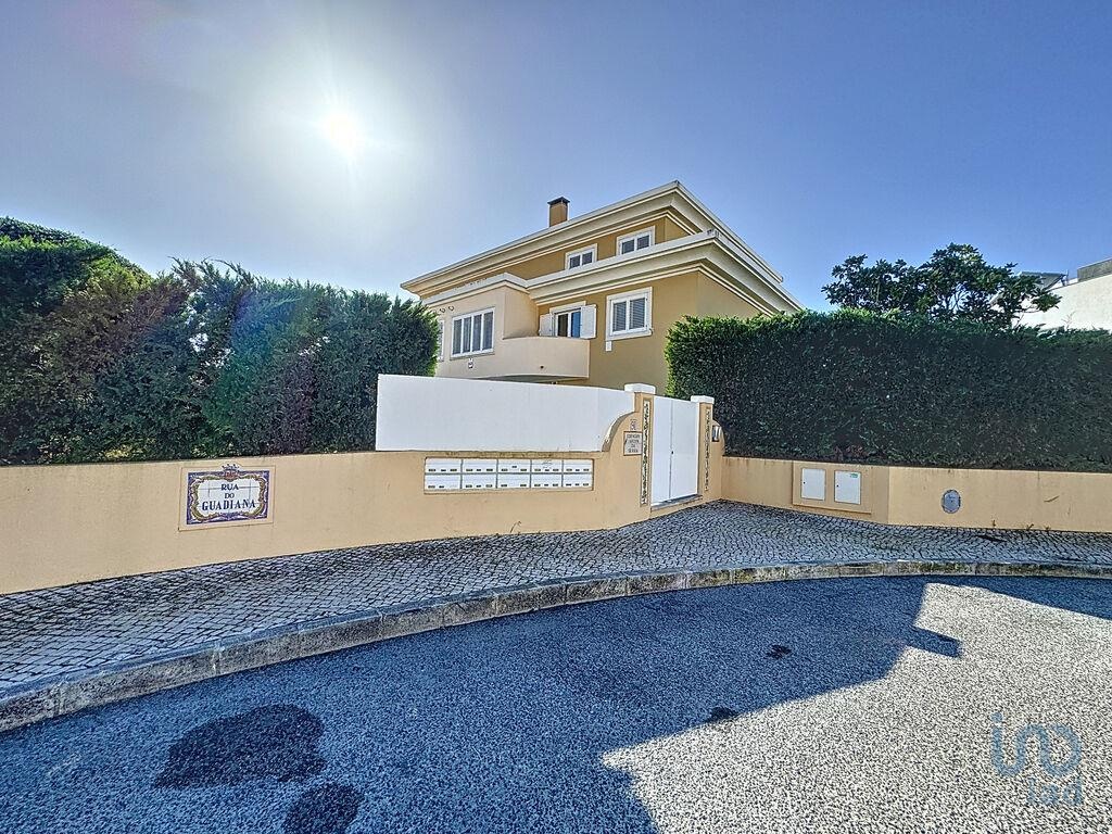 Apartment in Cascais - view 1