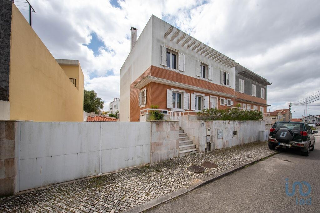 House in Odivelas - view 1