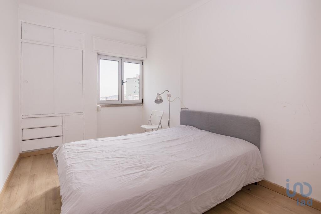 Apartment in Venteira - view 1