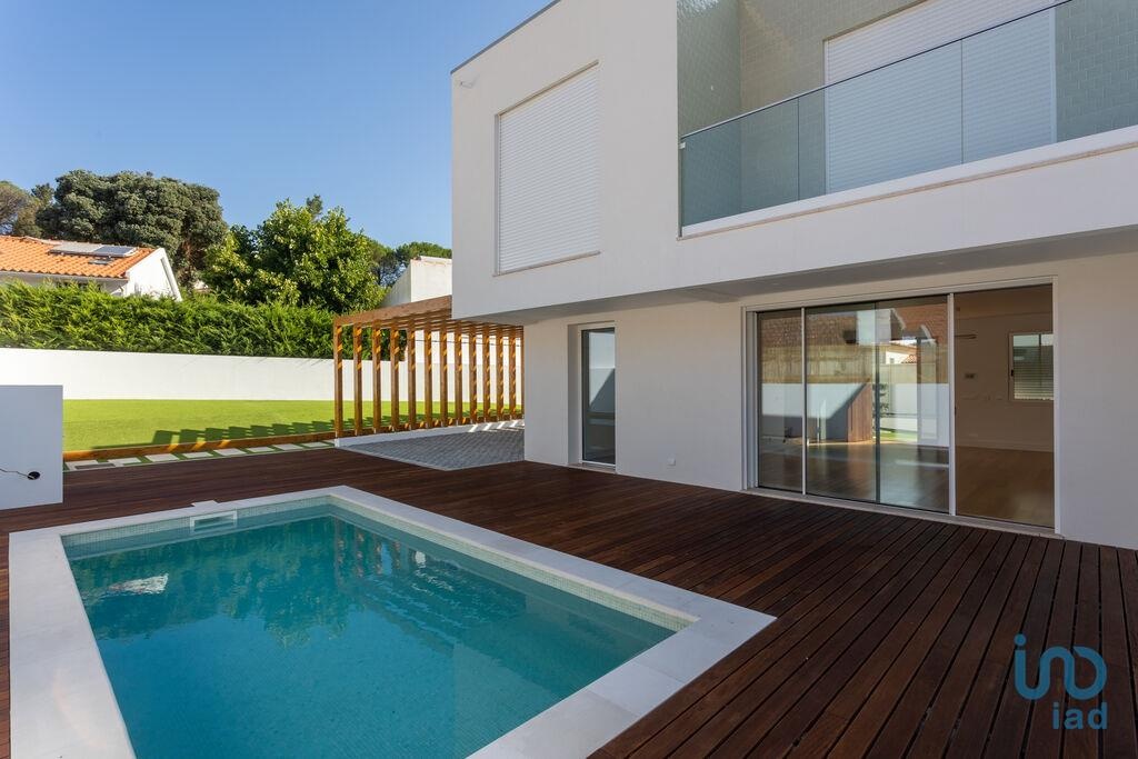 House in Sesimbra - view 1