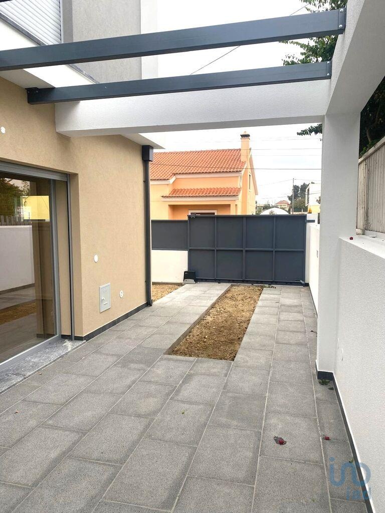 House in Seixal - view 1