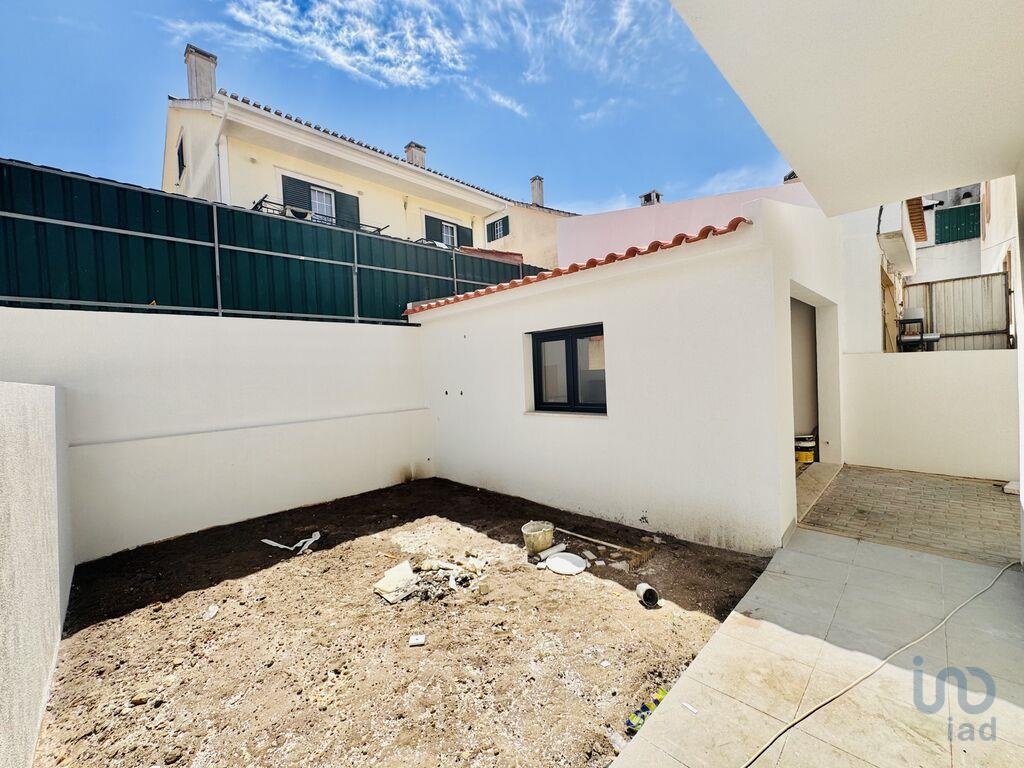 House in Sesimbra - view 1