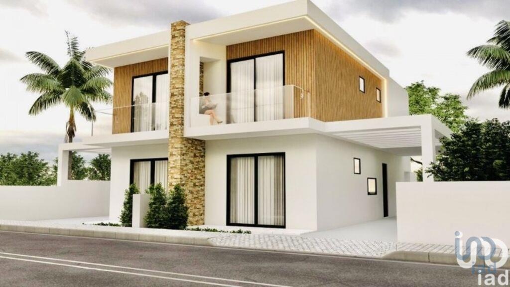 House in Seixal - view 1