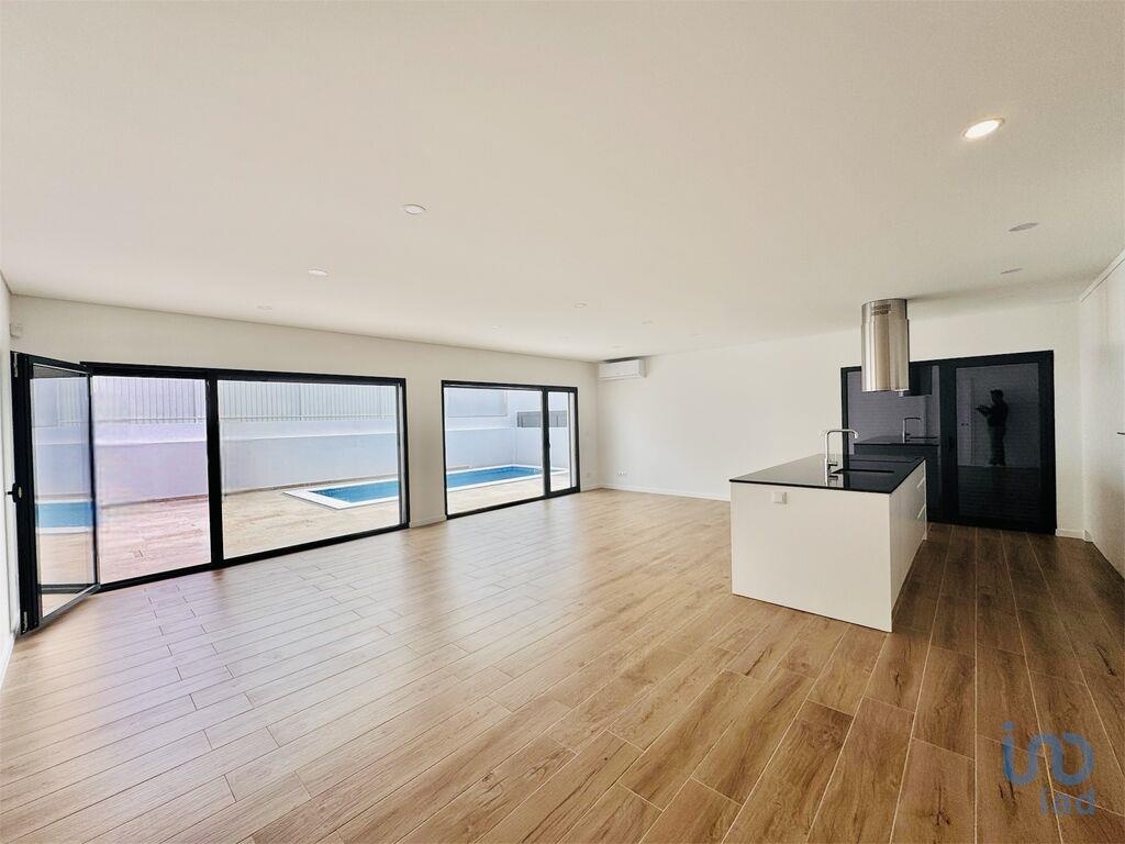 House in Seixal - view 1