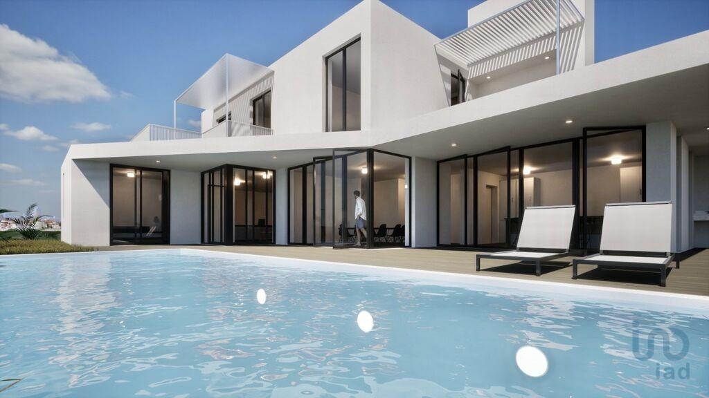 House in Sesimbra - view 1