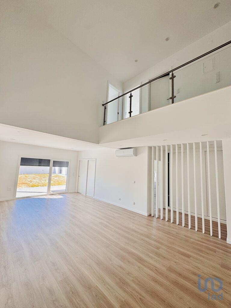 House in Seixal - view 1