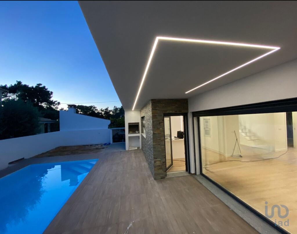 House in Seixal - view 1