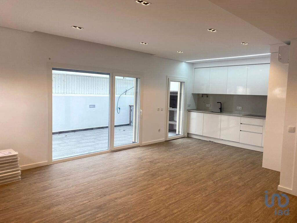 House in Seixal - view 1