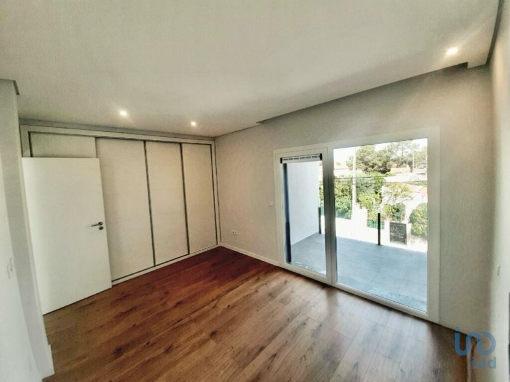 House in Seixal - view 1