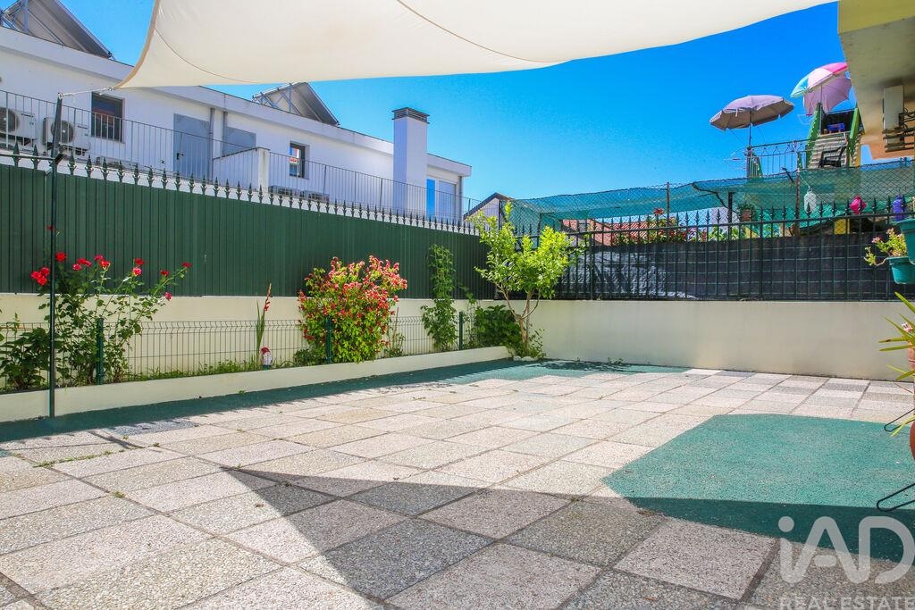 House in Sao Joao da Talha - view 1