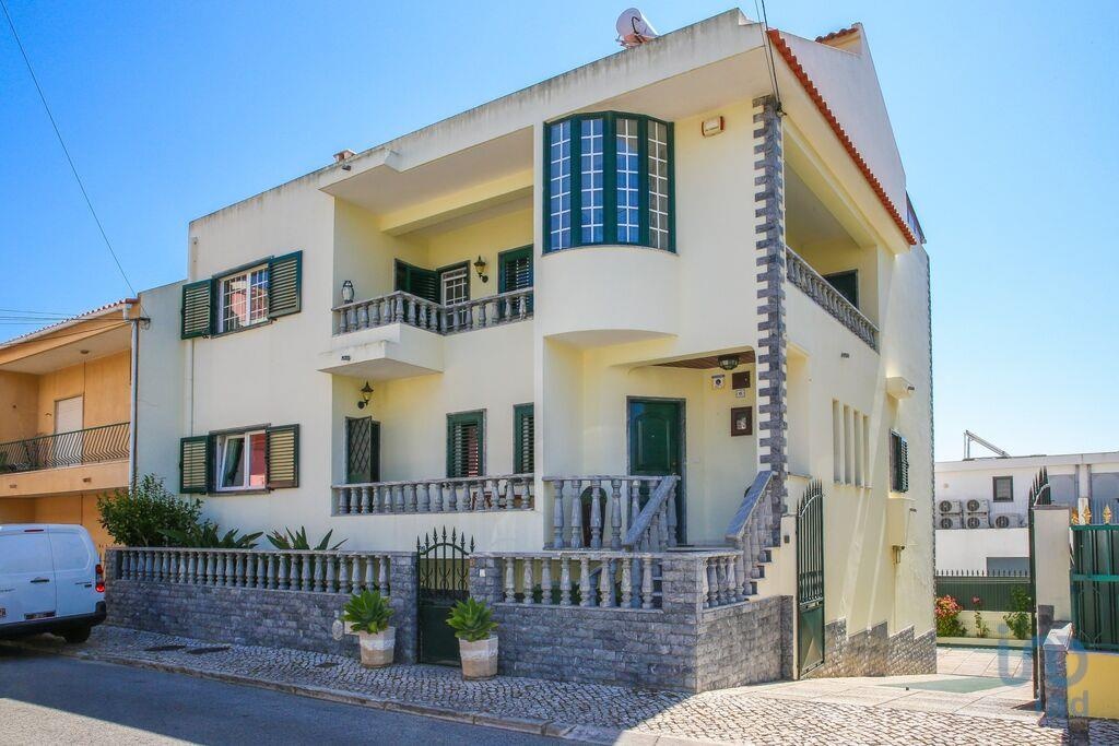 House in Loures - view 1