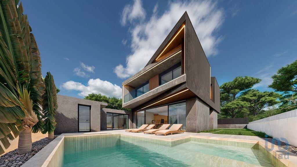 House in Almada - view 1