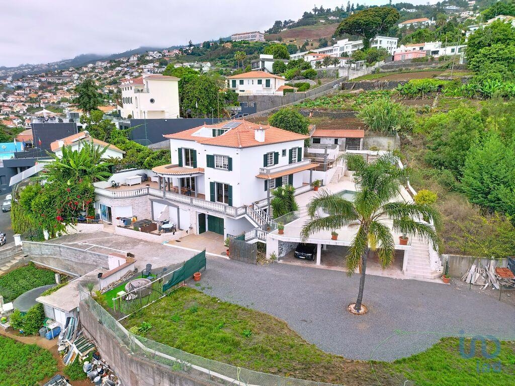 House in Funchal (Se) - view 1