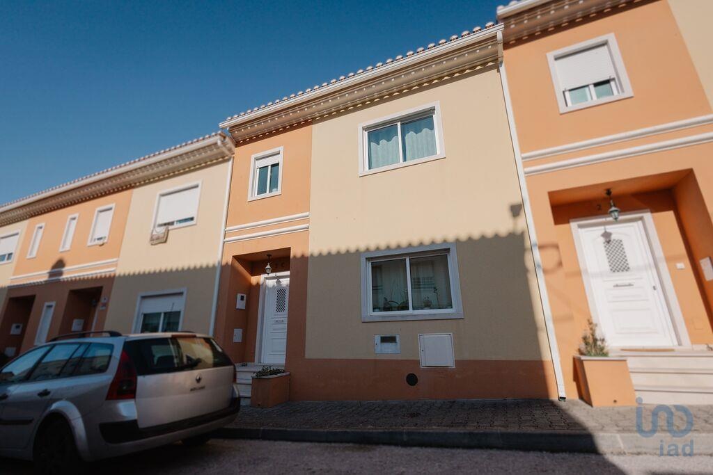 House in Sobral de Monte Agraco - view 1