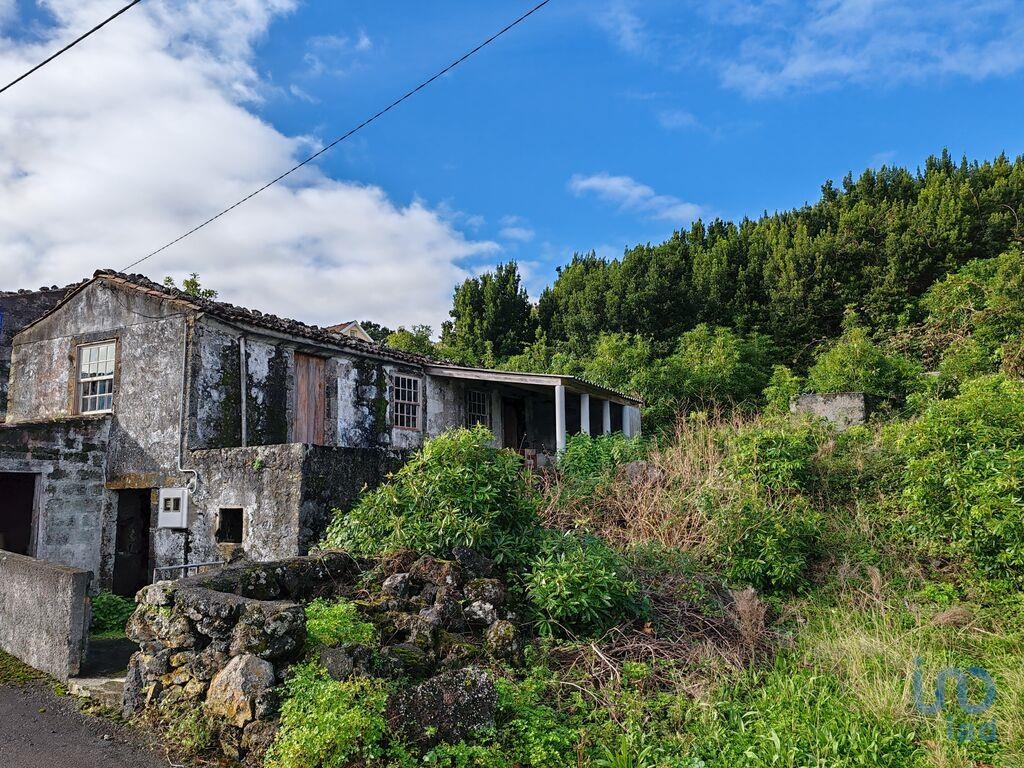 House in Lajes - view 1