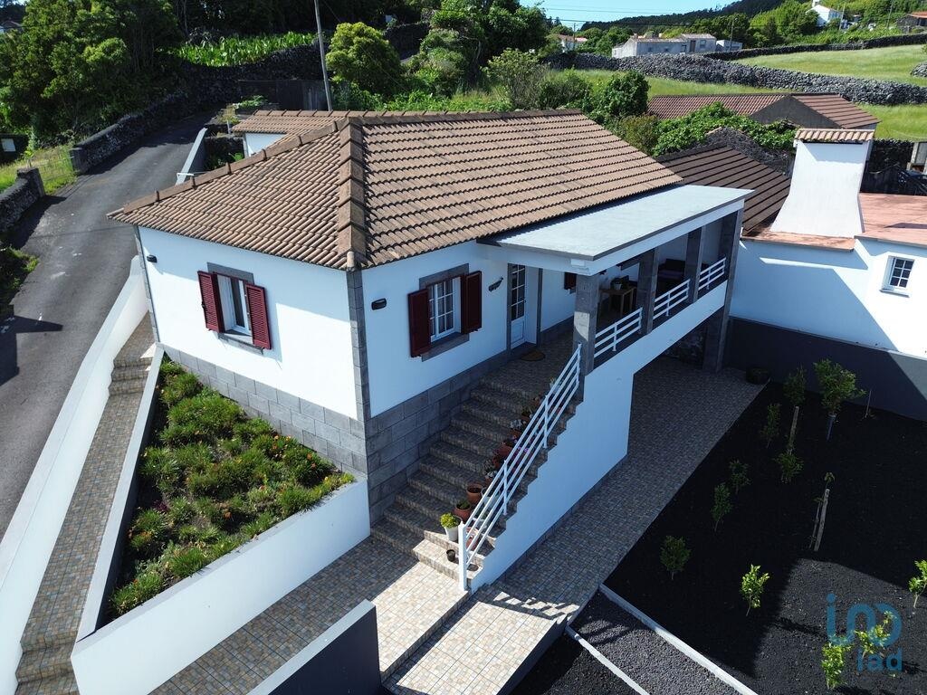 House in Lajes - view 1